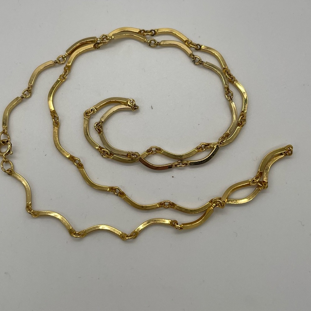 Scalloped Chain Necklace
